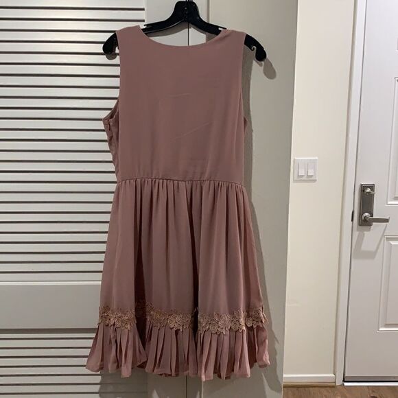 Doe & Rae MAUVE V-NECK DRESS - Picture 3 of 5